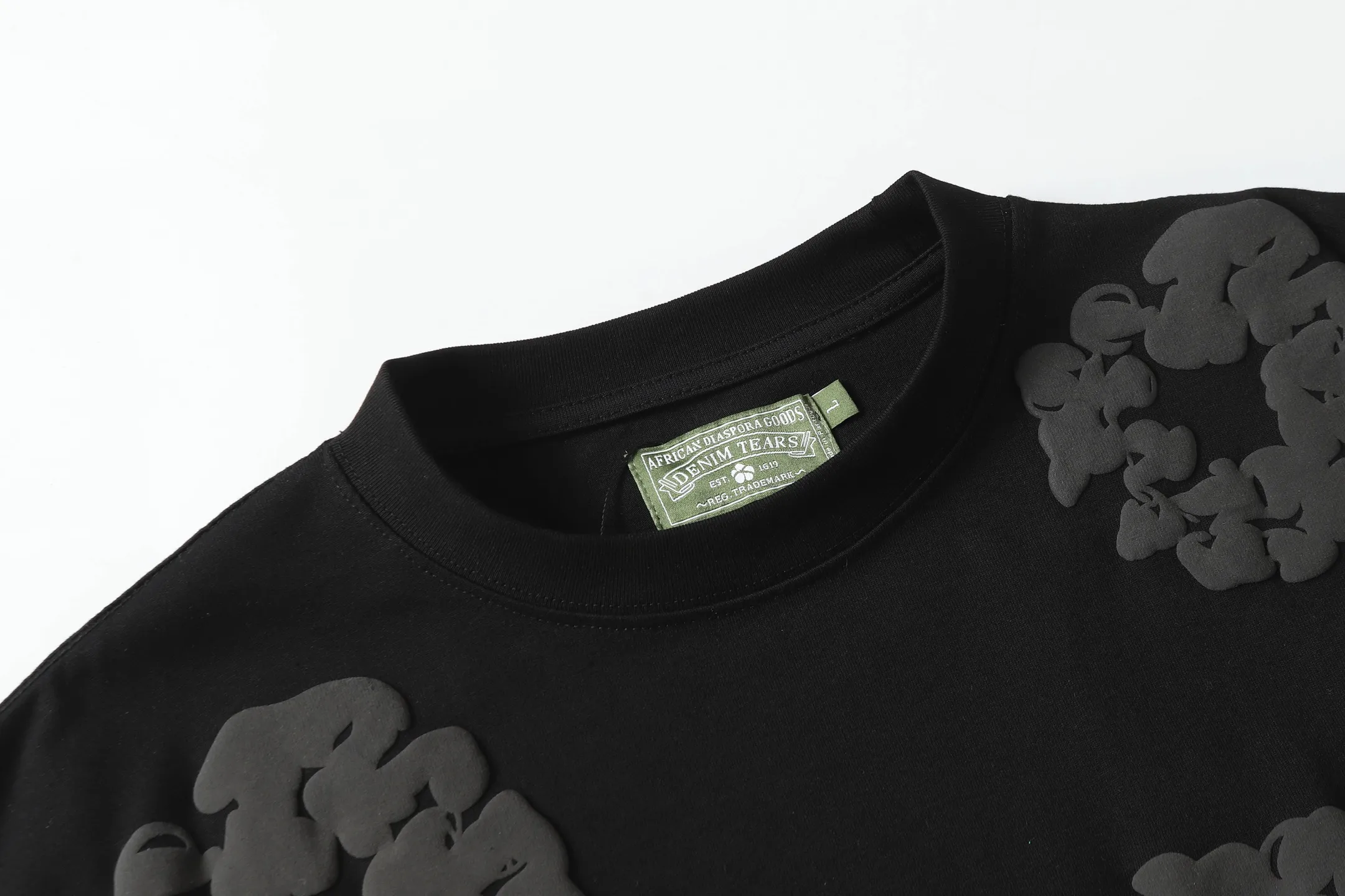 DENIM TEARS Kapok New Short Sleeve Model No.: 3165P106 Color: Black Gray Size: S M L XL